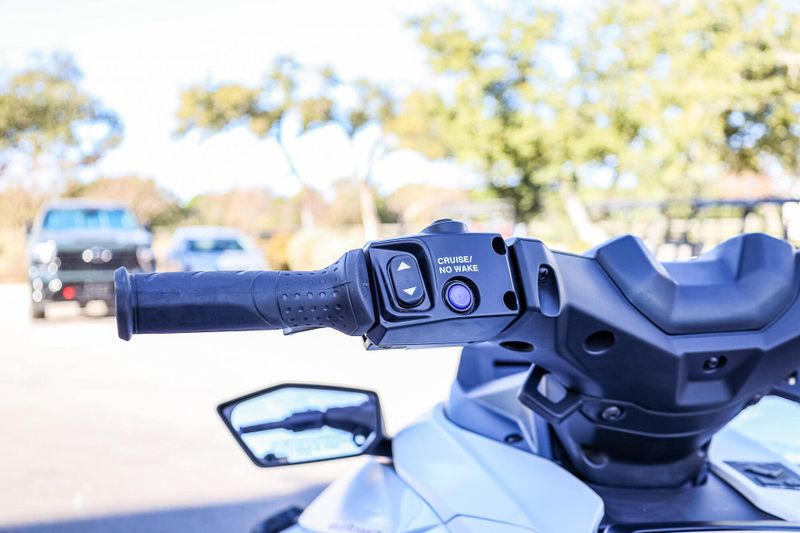 NEW 2025 YAMAHA JETBLASTER LTD Image 7