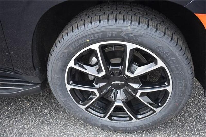 Used 2023 Chevrolet Suburban RSTImage 11