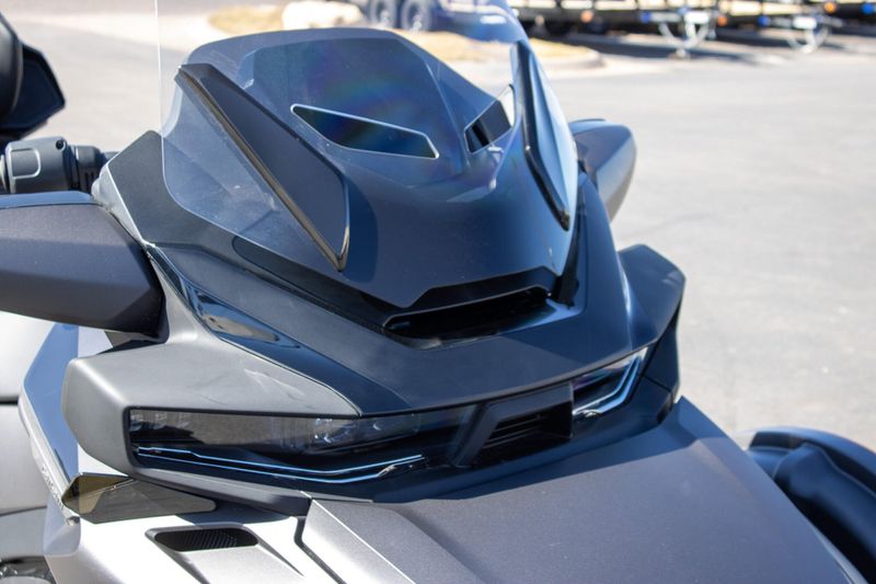 NEW 2026 CAN-AM SPYDER RT LIMITED Image 10