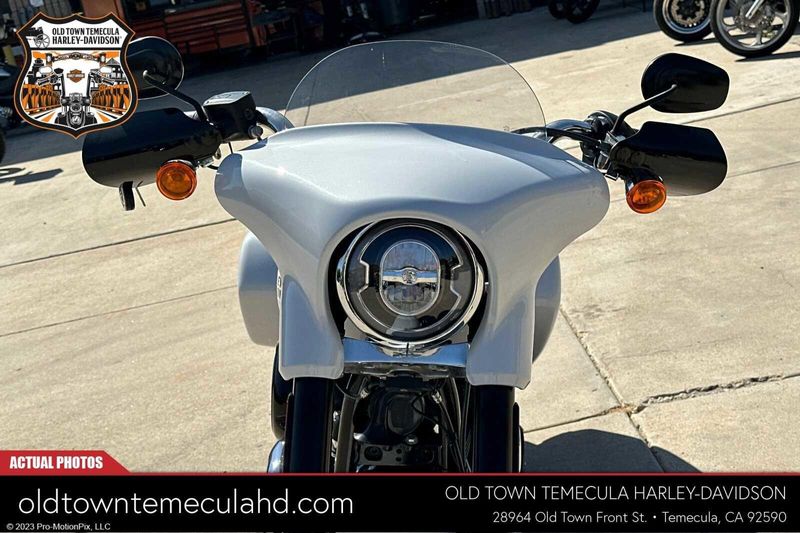 2021 Harley-Davidson Softail in a STONE WASHED WHITE PEARL exterior color. BMW Motorcycles of Temecula – Southern California (951) 506-6903 bmwmotorcyclesoftemecula.com 