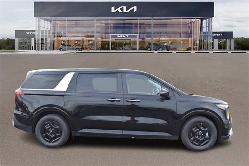2025 Kia Carnival LXSImage 2