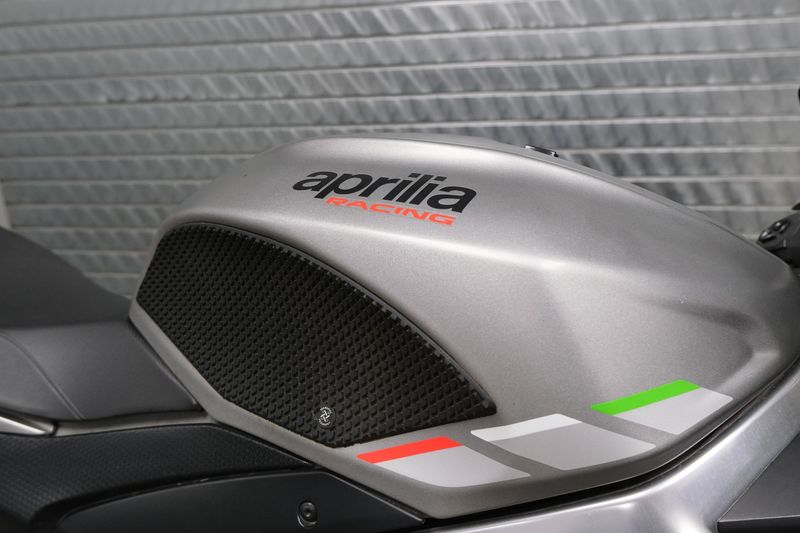 USED 2022 APRILIA RSV4 1100 Image 11