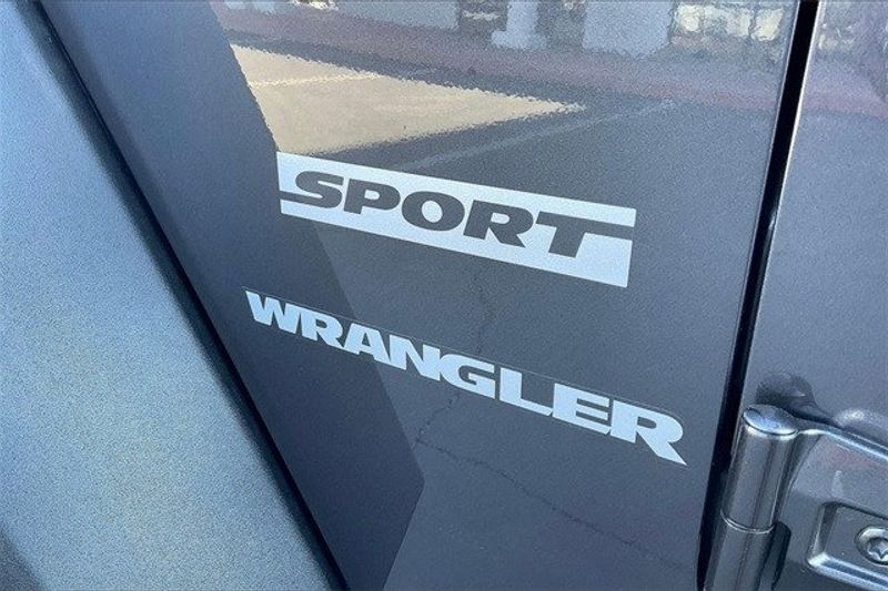 2017 Jeep Wrangler JK SportImage 31