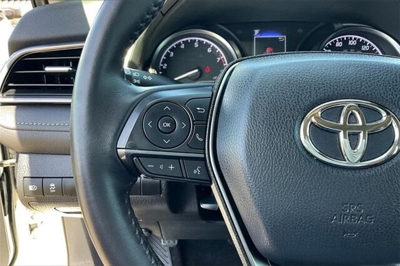 Used 2022 Toyota Camry SEImage 18