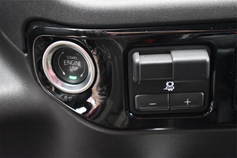 Used 2025 Chevrolet Silverado 1500 LTImage 30