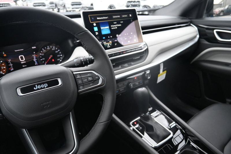 New 2025 Jeep Compass LimitedImage 31
