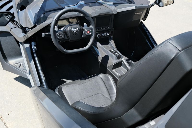 NEW 2025 POLARIS SLINGSHOT R AUTODRIVE Image 18