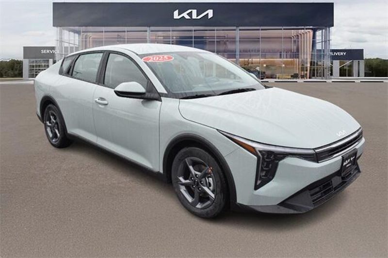 New 2025 Kia K4 LXSImage 11