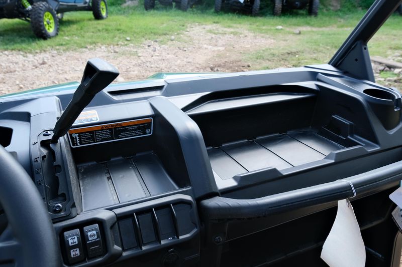 2025 Can-Am DEFENDER DPS HD7 COMPASS GREEN Image 17