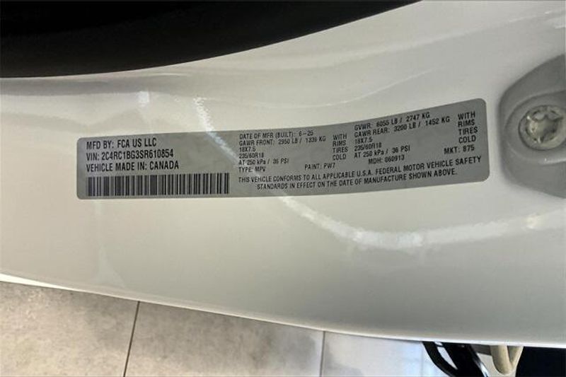 2025 Chrysler Pacifica SelectImage 14
