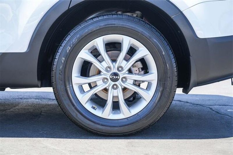 Used 2022 Kia Telluride LXImage 12