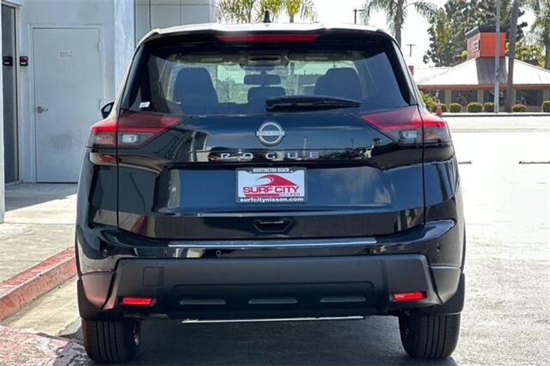 New 2025 Nissan Rogue SVImage 4