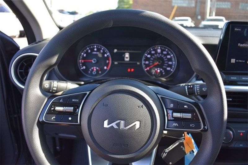 2024 Kia Forte LXSImage 22