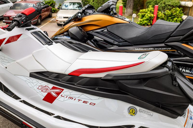 2021 Yamaha EX LIMITED TORCH RED AND WHITE Image 9