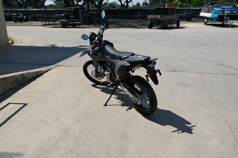 2025 Suzuki DRZ4S SOLID IRON GRAY Image 5