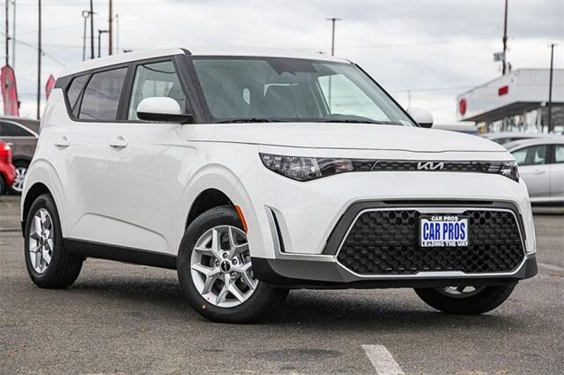 New 2025 Kia Soul LXImage 2
