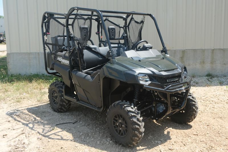 2025 Honda PIONEER 7004 DELUXE  BLACK FOREST GREEN Image 1