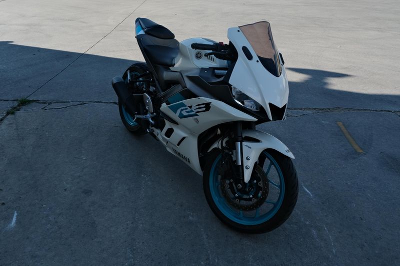 USED 2024 YAMAHA YZFR3 ABS Image 1
