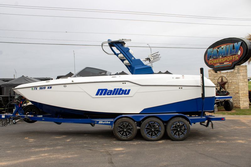 USED 2022 MALIBU M240 Image 1