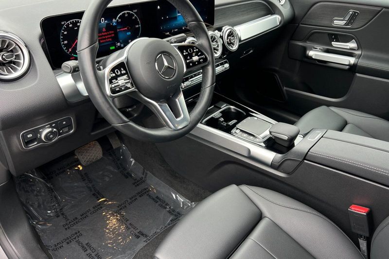 2023 Mercedes-Benz EQB 300Image 10