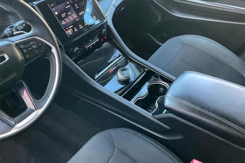 2023 Jeep Grand Cherokee LaredoImage 17