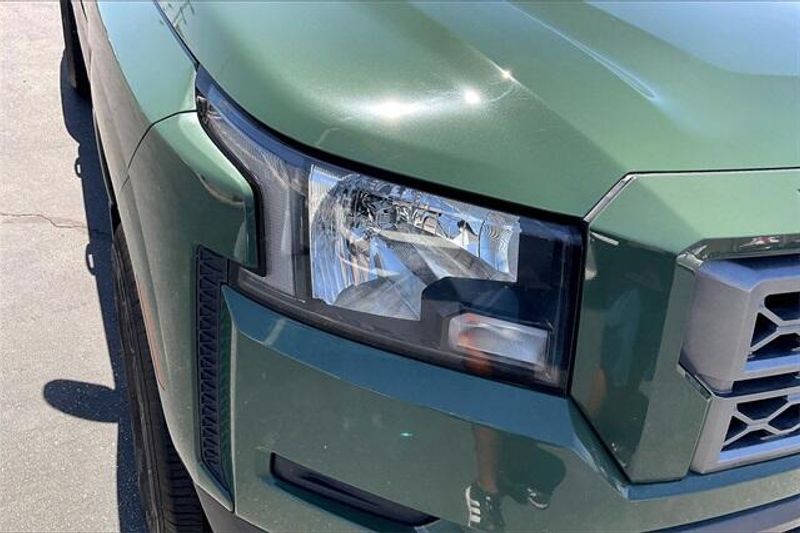 Used 2024 Nissan Frontier SVImage 27