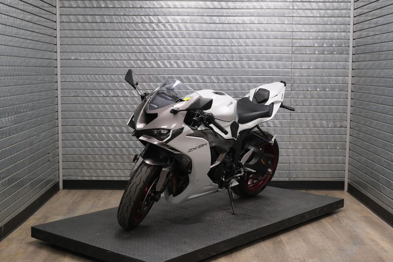 USED 2025 KAWASAKI NINJA ZX6R Image 7