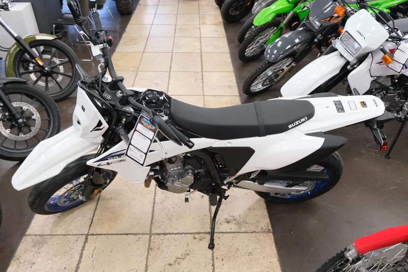 NEW 2025 SUZUKI DRZ400SM Image 5