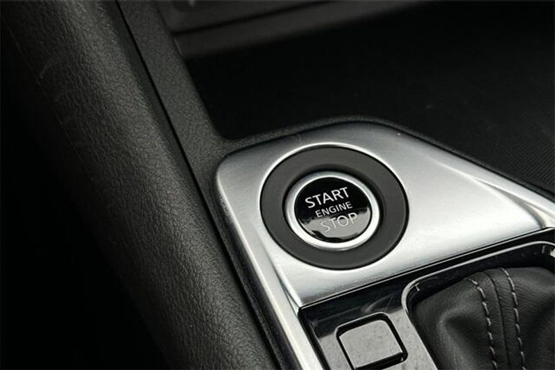 New 2025 Nissan Sentra SVImage 18
