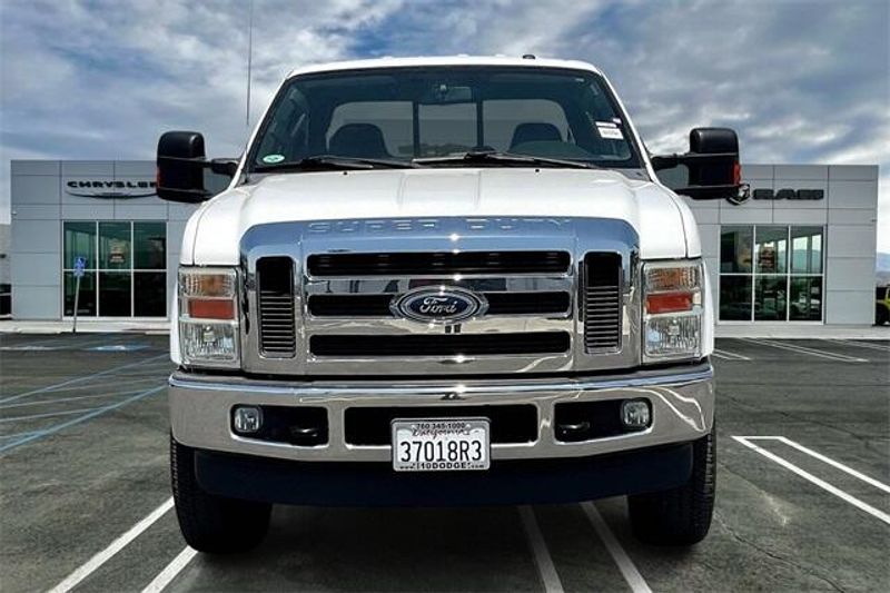 2009 Ford F-350 LariatImage 2
