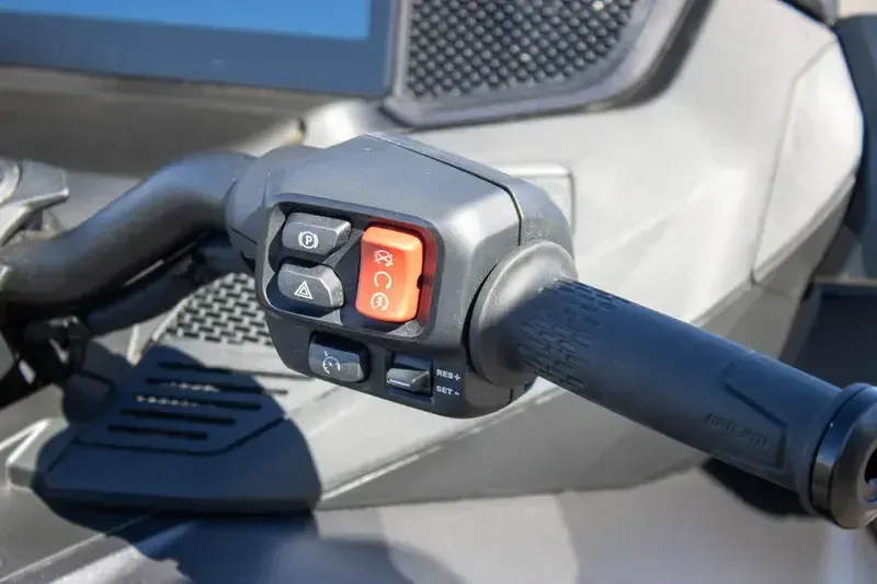 NEW 2026 CAN-AM SPYDER RT LIMITED Image 15