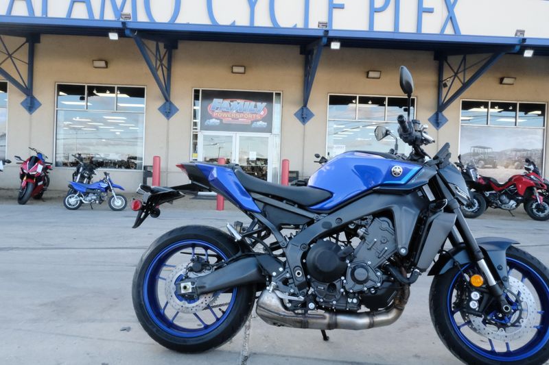 2025 Yamaha MT09 TEAM BLUEImage 5