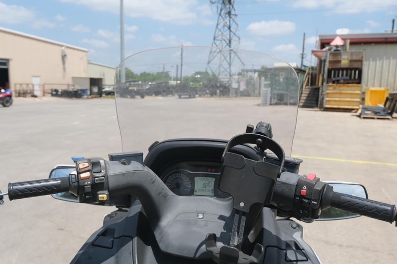 2018 Suzuki BURGMAN 650 ABS WHITE Image 17