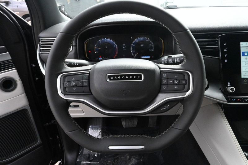 2025 Wagoneer L Image 23
