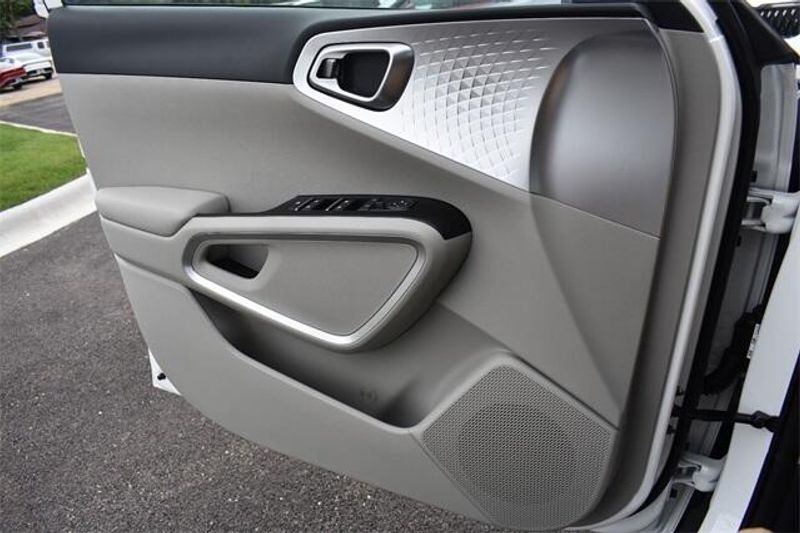 New 2025 Kia Soul LXImage 27