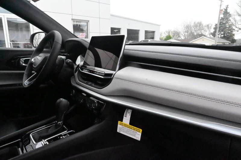 2025 Jeep Compass LimitedImage 16