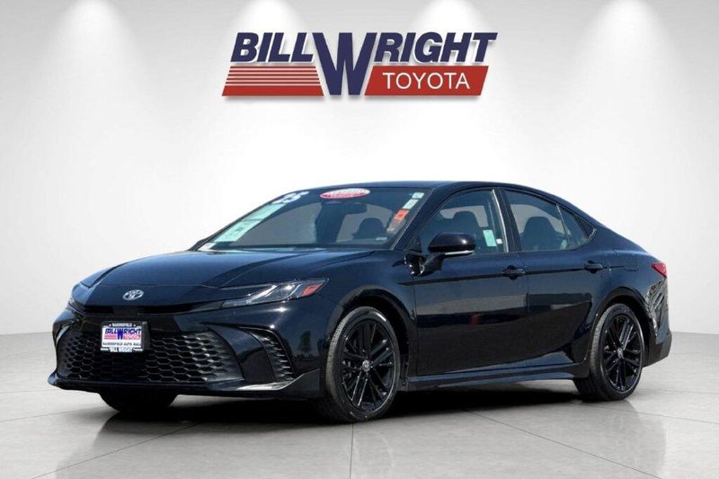 Used 2025 Toyota Camry SEImage 7