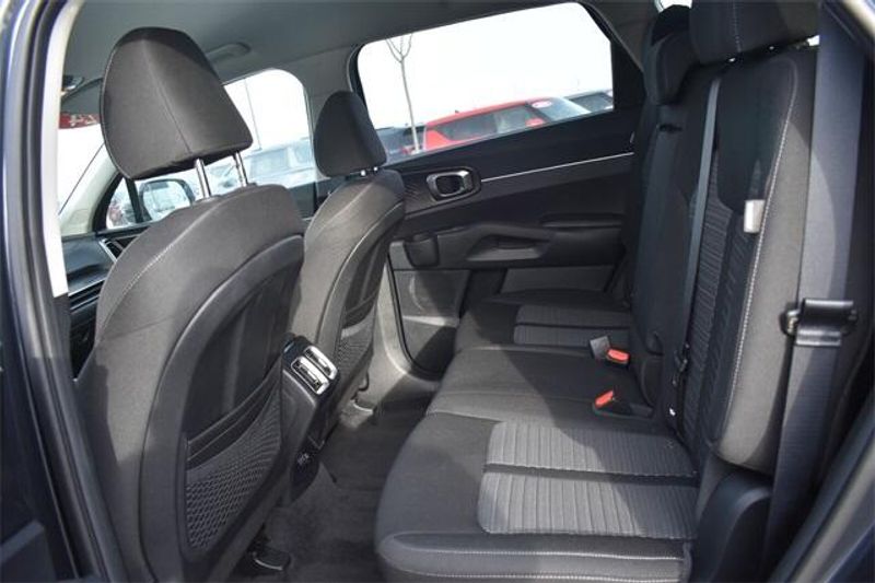 2024 Kia Sorento LXImage 16