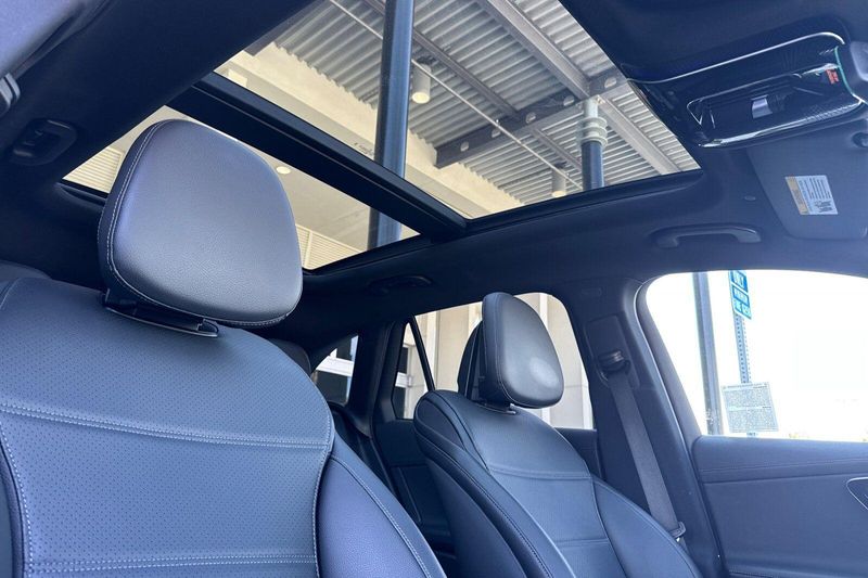 Used 2024 Mercedes-Benz GLC 300Image 19