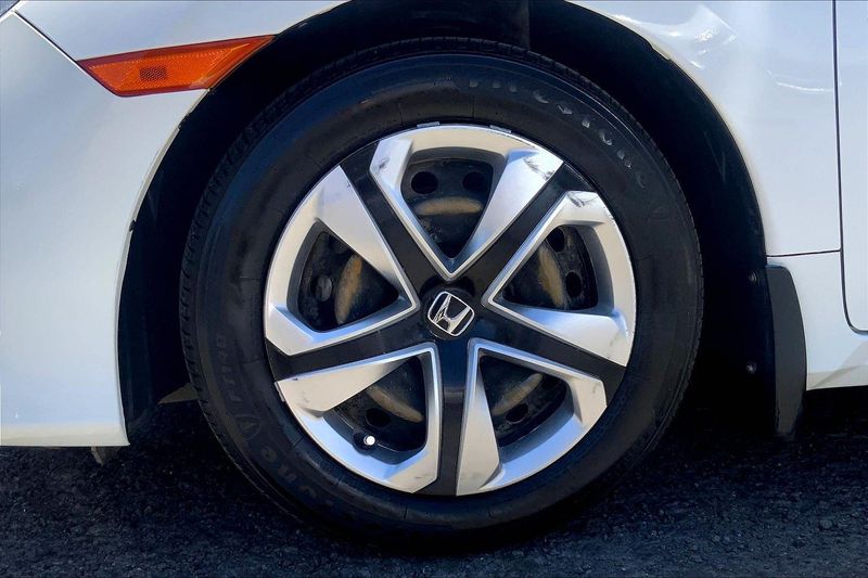 2018 Honda Civic LX photo 9