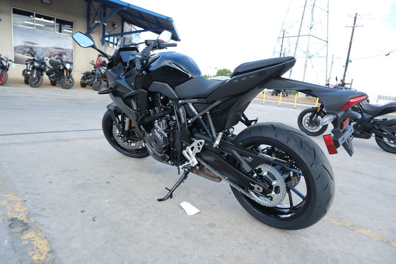 2025 SUZUKI GSX8R in a BLACK exterior color. Family PowerSports (877) 886-1997 familypowersports.com 