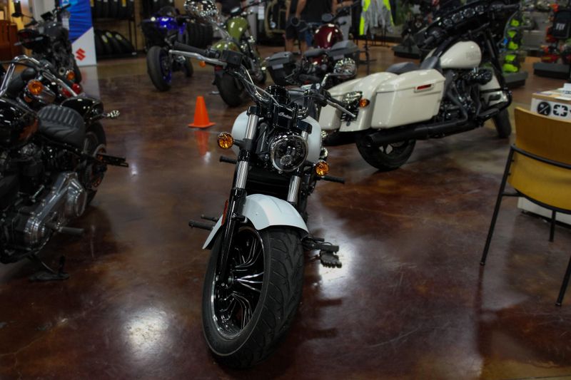 2022 Indian Motorcycle SCOUT 1200 WHITE Image 2