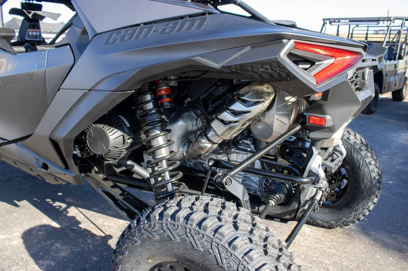 NEW 2026 CAN-AM MAVERICK R MAX X WITH SMARTSHOX 999T DCT Image 18