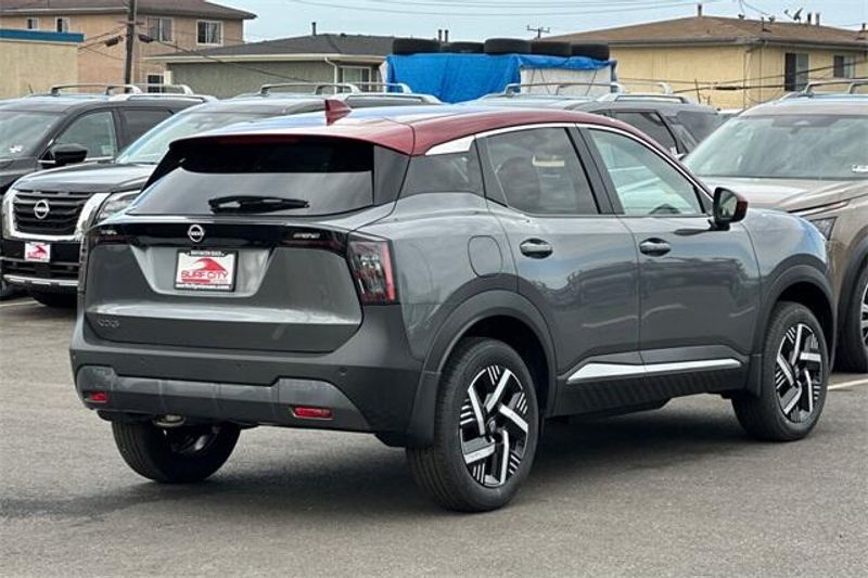 New 2025 Nissan Kicks SVImage 3