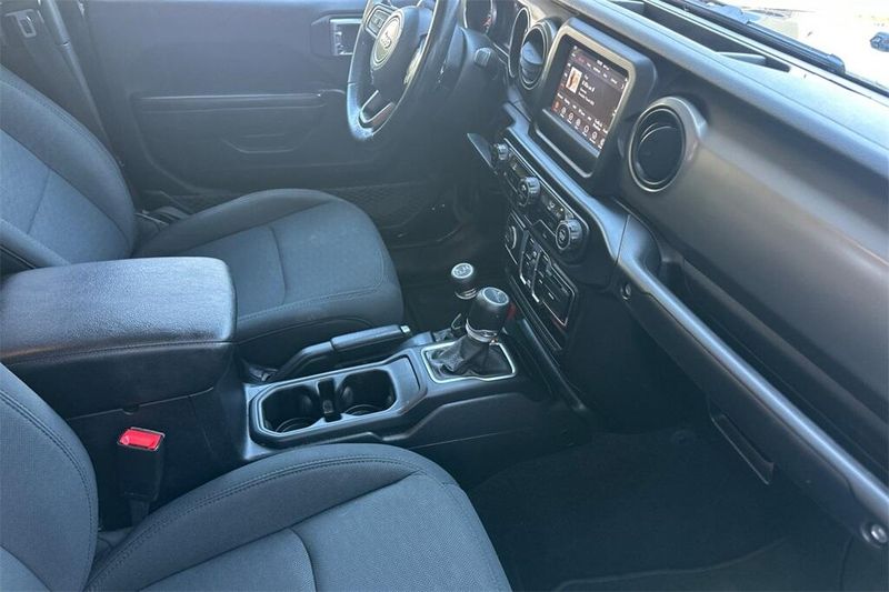 2020 Jeep Gladiator Sport S photo 15