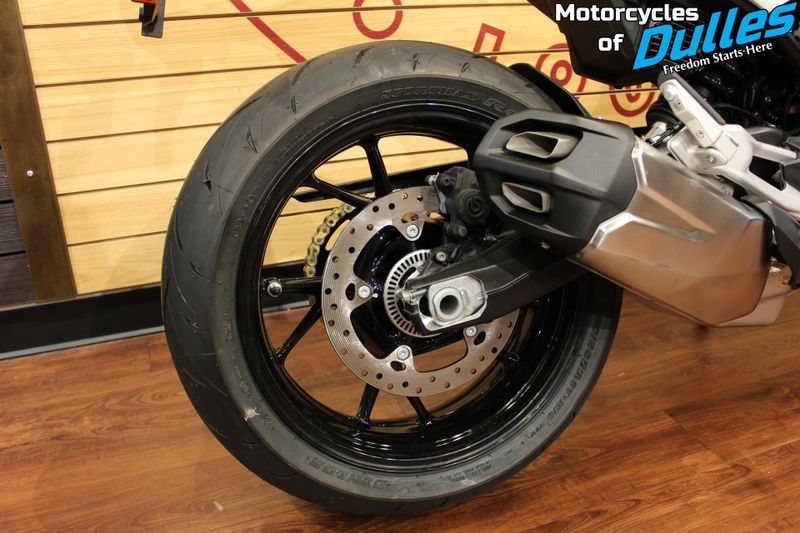 2024 BMW F 900 R Image 15