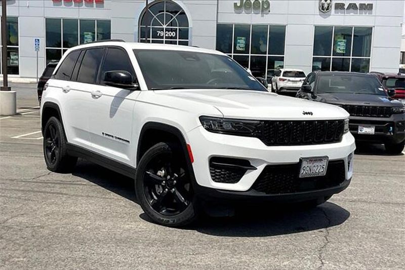 2023 Jeep Grand Cherokee AltitudeImage 2
