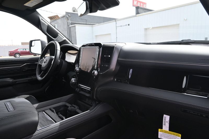 2025 RAM 1500 LimitedImage 17