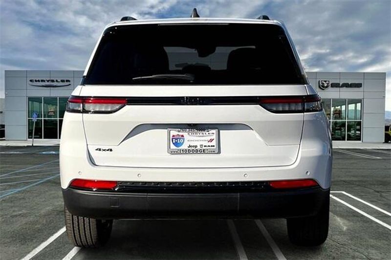 New 2025 Jeep Grand Cherokee Altitude X 4x4Image 3