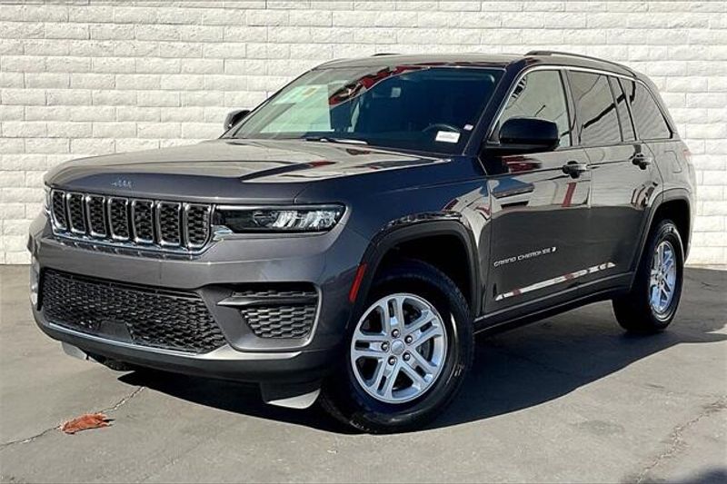 2023 Jeep Grand Cherokee LaredoImage 1